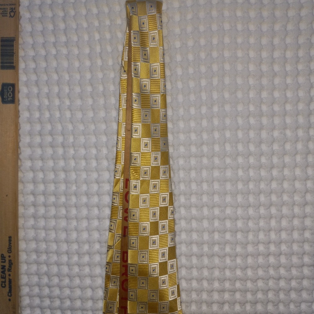 Donald J Trump Signature Collection Yellow Gold Geometric Silk Necktie Tie - Picture 4 of 9